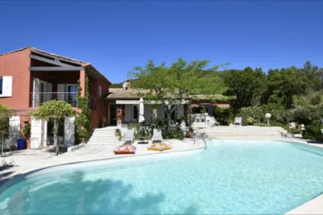 Villa Bauhinia